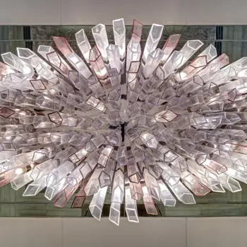 Nordic Creative Modern Glass Chandelier for Hotel Villa Restaurant Dining Room Cafe Wedding Large Chandelier 10 aHR0cHM6Ly9zMy5ldS1jZW50cmFsLTEuYW1hem9uYXdzLmNvbS9sYXN2aXQuY29tL2Ntcy9tZWRpYS8yMDIxLzAzLzExLzl1OGRwbF8wMDVfbGFzdml0X2JpbGdpbi15YWNodF8xN3VrMDkxX2RpbmluZ19ldV9waG90b18yMDIwX21pZC5qcGc