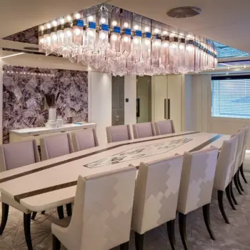 Nordic Creative Modern Glass Chandelier for Hotel Villa Restaurant Dining Room Cafe Wedding Large Chandelier 8 aHR0cHM6Ly9zMy5ldS1jZW50cmFsLTEuYW1hem9uYXdzLmNvbS9sYXN2aXQuY29tL2Ntcy9tZWRpYS8yMDIxLzAzLzExLzlxZmpic18wMDhfbGFzdml0X2JpbGdpbi15YWNodF8xN3VrMDkxX2RpbmluZ19ldV9waG90b18yMDIwX21pZC5qcGc